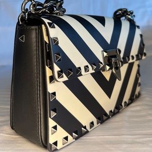 Valentino striped Rockstud Crossbody Bag - Black and white